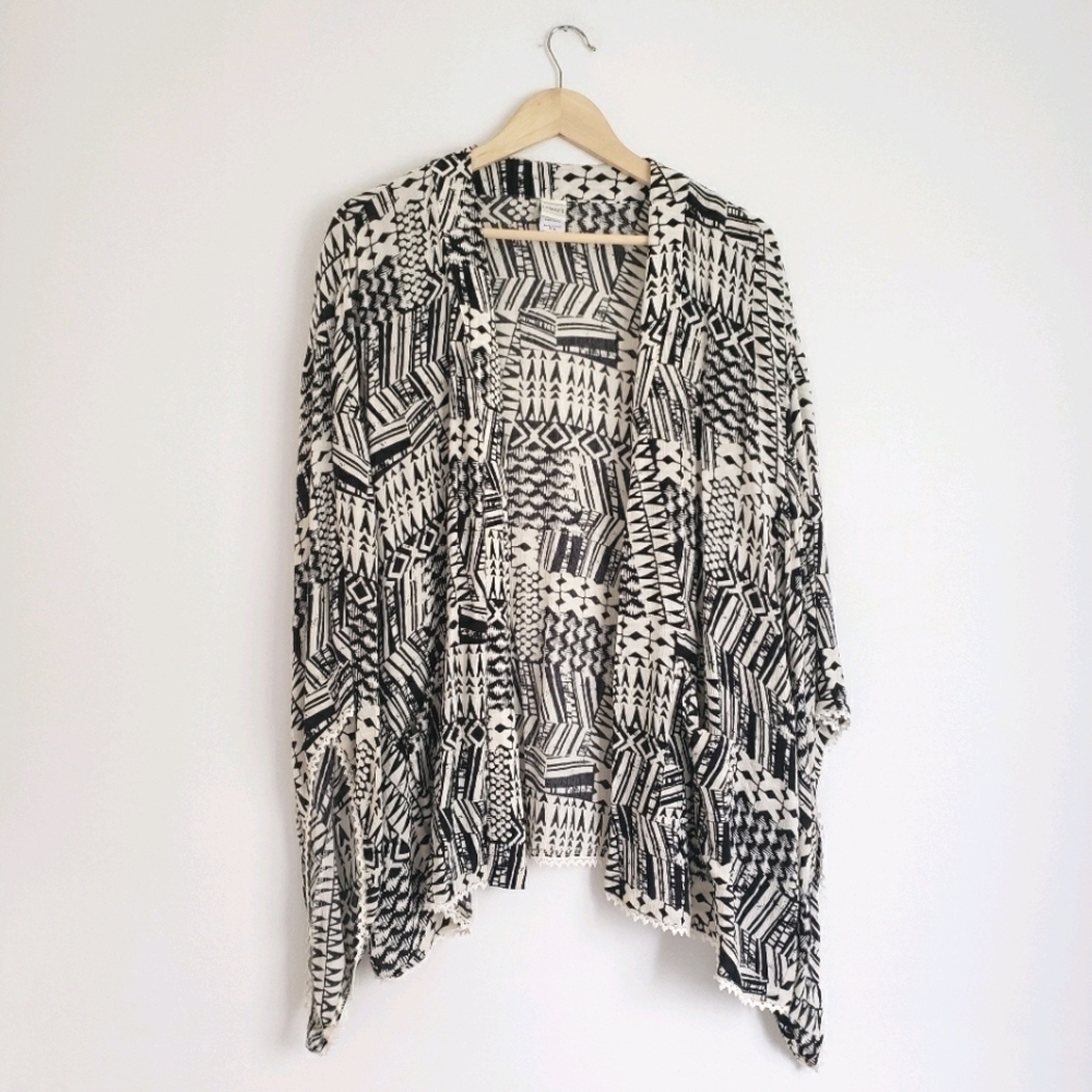 L*Space Printed Black and White Bell Sleeve Cover